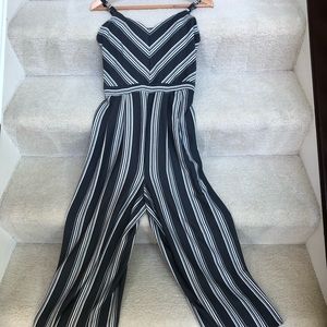 Xhilaration women’s Med jumpsuit. Adj. straps